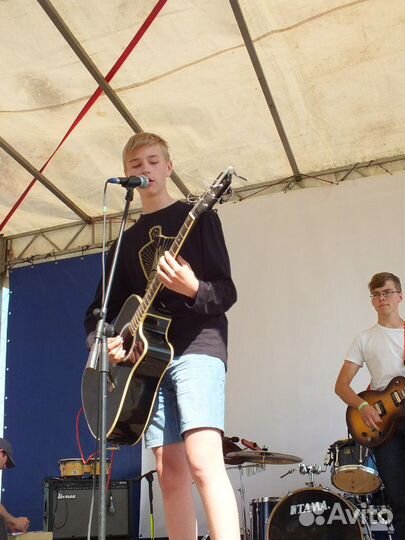 Репетитор по игре на гитаре и вокалу