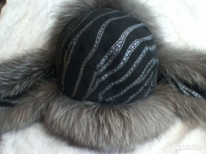 Молодежная женская меховая шапочка