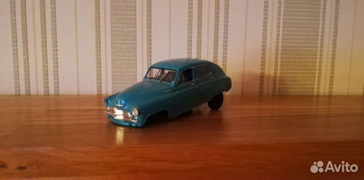 19) Коллекционные машинки в ассортименте