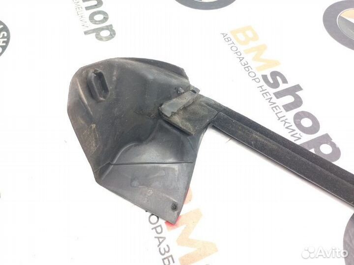 Уплотнительная резинка передняя правая Bmw 318Ci