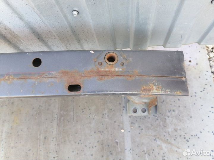 Усилитель бампера передний Toyota Corolla E150