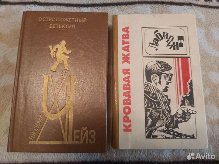 Книги на 10 фото