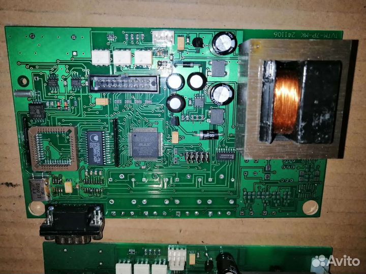 Коробка с платами от радиоэлектроники