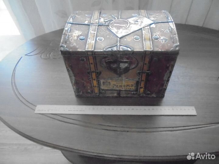 Старинная, жестяная коробка из под конфет. Реномэ