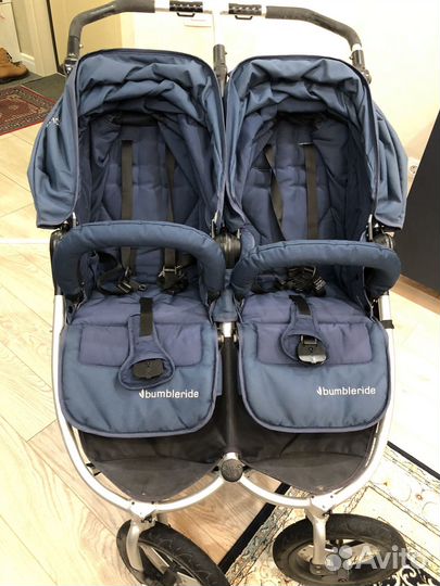Коляска для двойни bumbleride
