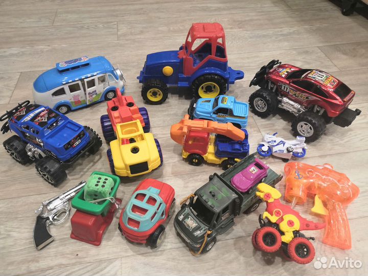 Пакет игрушек машинок
