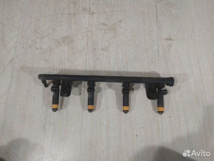 Топливная рампа Renault Logan