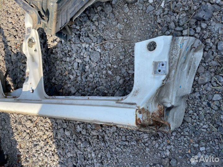 Порог правый Volkswagen Polo Classic 1997