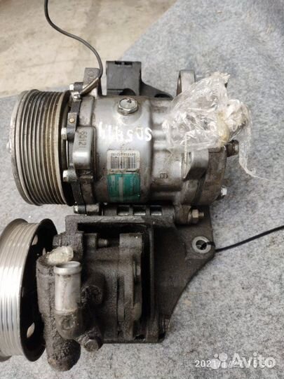 Компрессор кондиционера передний Volkswagen