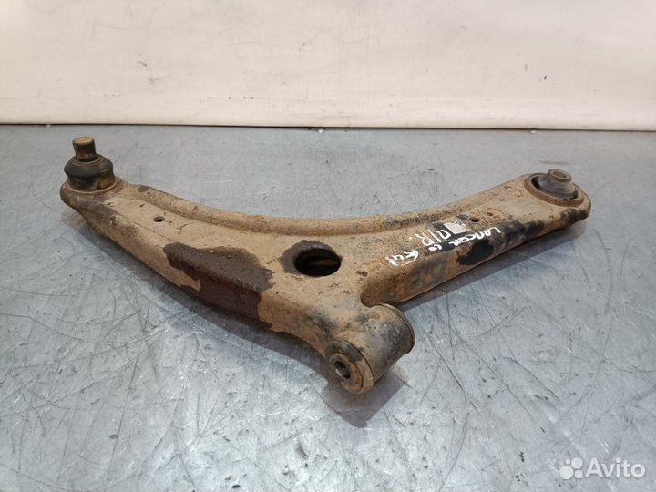 Рычаг поперечный передний правый Mitsubishi Lancer