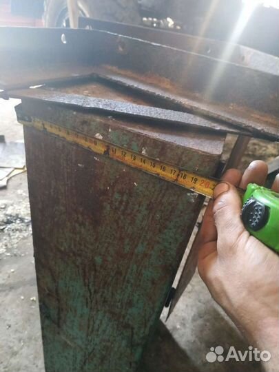 Ящик для инструмента с креплением на раму авто