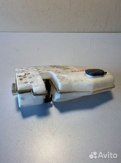 Бачок омывателя Renault Duster