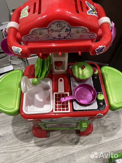 Детская кухня с посудой и продуктами