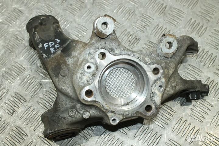 Кулак задний правый (цапфа) Honda Civic 8 FD 4D