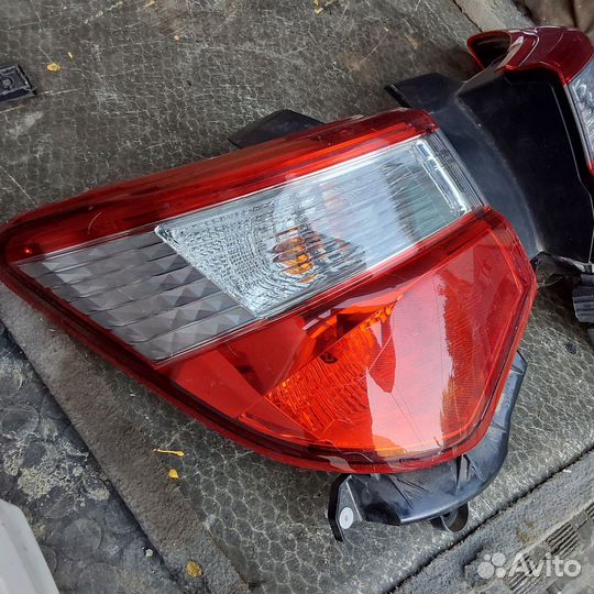 Toyota Yaris 3 задний фонарь правый левый рест