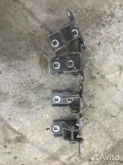 Петли передней Левой двери opel insignia