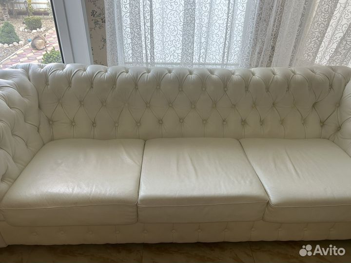 Кожаный диван