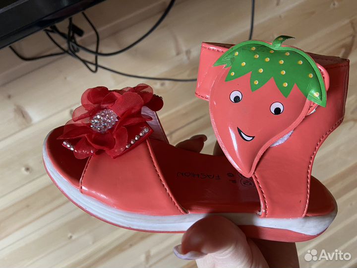 Кроссовки босоножки