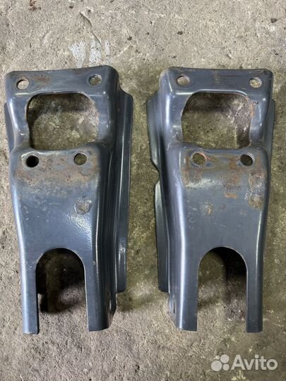 Кронштейн переднего амортизатора renaul t