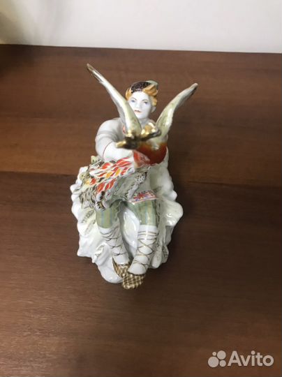 Статуэтка фарфор