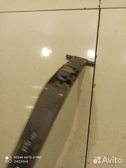 Крепление топливного бака (Kia K900 II)