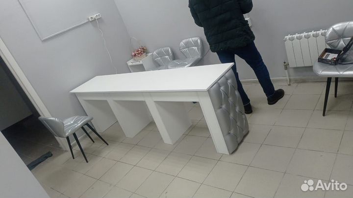 Маникюрный стол