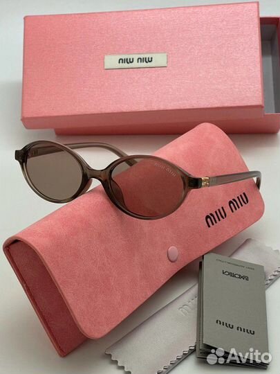 Солнцезащитные очки MIU MIU