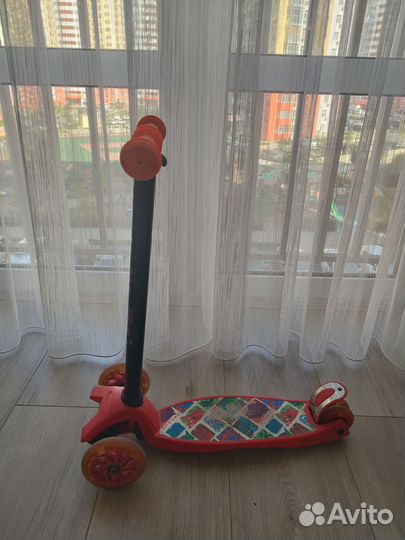 Самокат детский со светящимися колесами