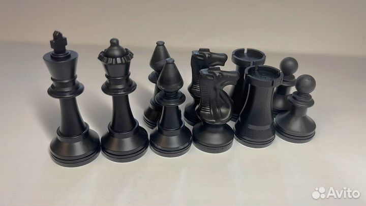 Шахматы пластиковые обиходные с доской 29 см