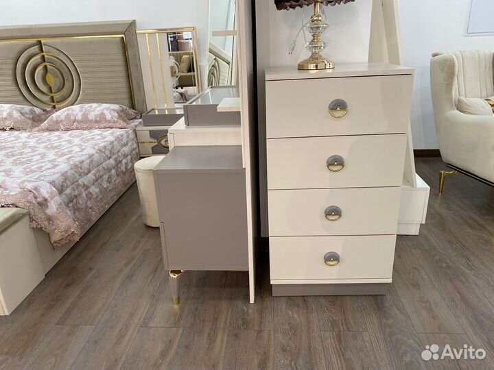 Спальный гарнитур