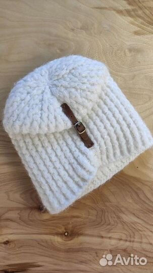 Шапка тёплая на флисе. Белая зимняя