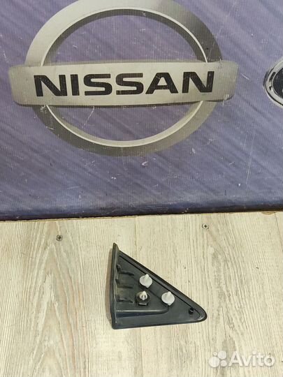 Накладка молдинг двери Nissan primera P12 Прав