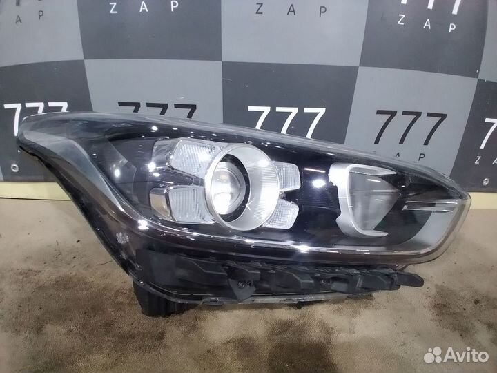 Фара передняя правая Kia Cerato 4 оригинал целая