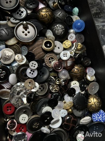 Коробка пуговиц