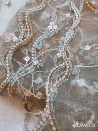 Ткань, вышивка на сетке