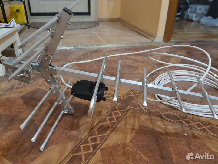 Новая антенна, кронштейн, кабель