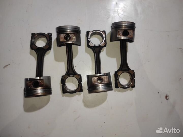 Поршень с шатуном Nissan Sunny GA14