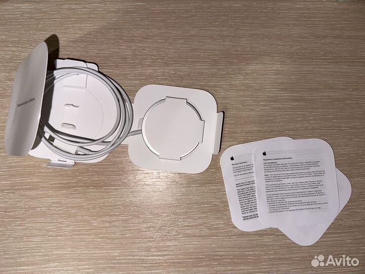 Оригинальная беспроводная зарядка Apple