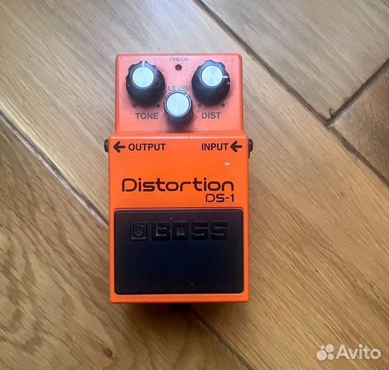 Гитарная педаль boss DS-1