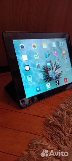 Apple iPad 4 WiFi + Cellular 64gb с клавиатурой