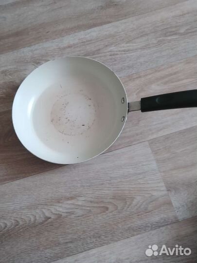 Сковородки б/ у- много