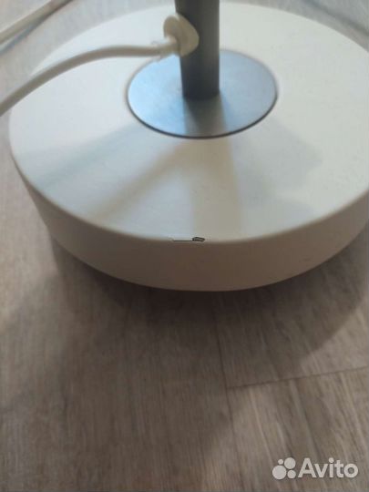 Лампа настольная белая Икеа