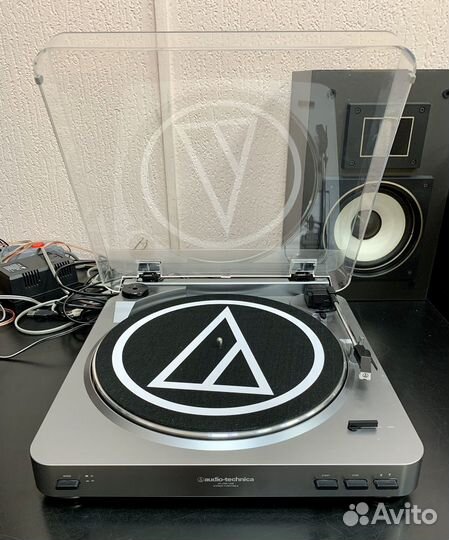 Проигрыватель винила Audio-Technica AT-LP60-USB