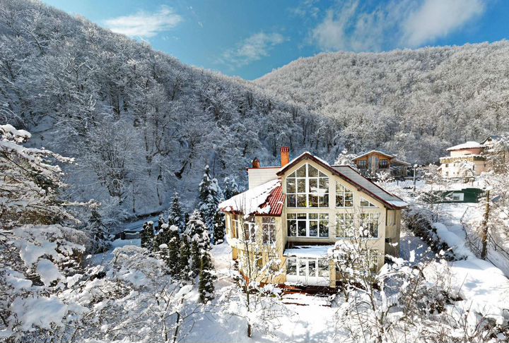 Дом 350 м² на участке 12 сот.