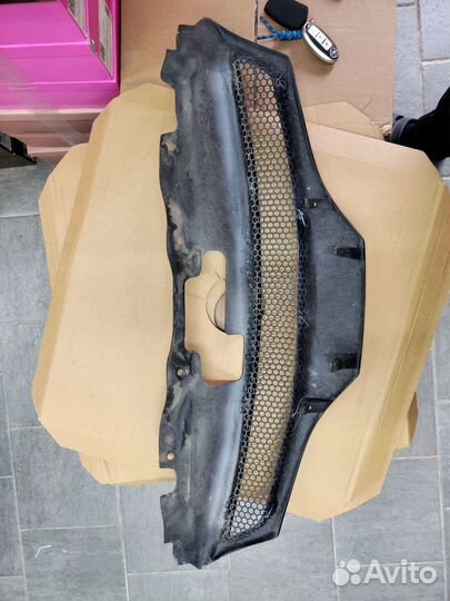 Решетка радиатора nv200