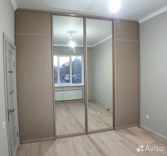 Шкаф купе встроенный с зеркалом