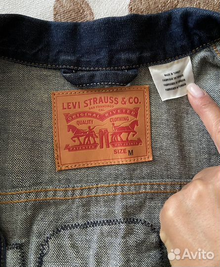 Джинсовая куртка женская levis 46