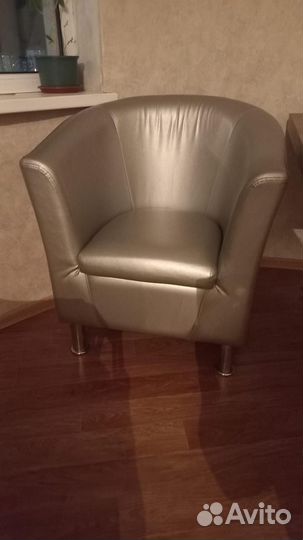 Стол и кресло