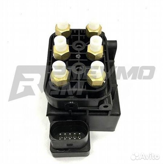 Блок клапанов пневмоподвески Audi Q7