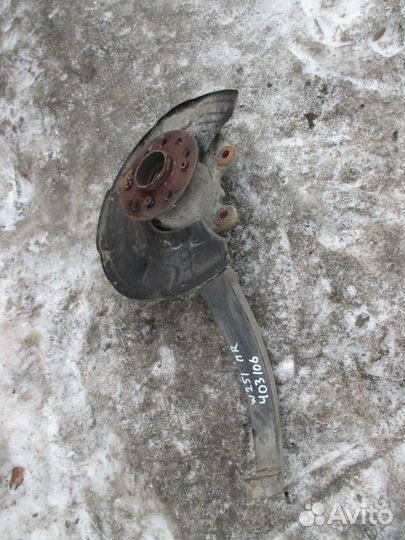 Кулак поворотный передний правый W251 R-klasse A25